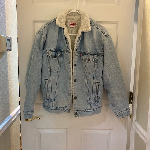 SOLD Vintage Levi Sherpa jacket! - Picture 4 of 5